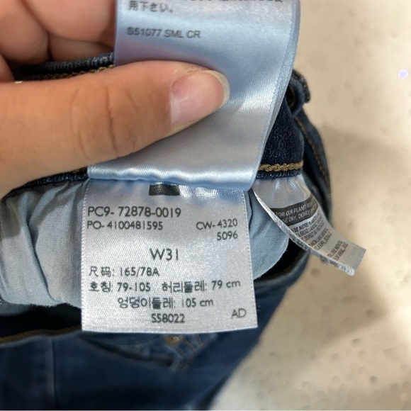 Levis 501 High Rise Short Medium Wash - Picture 7 of 8